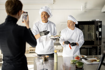 Social Media Strategies That Bring Diners Through Your Door